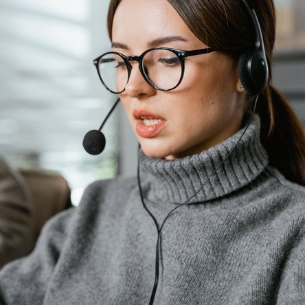 A female call operator